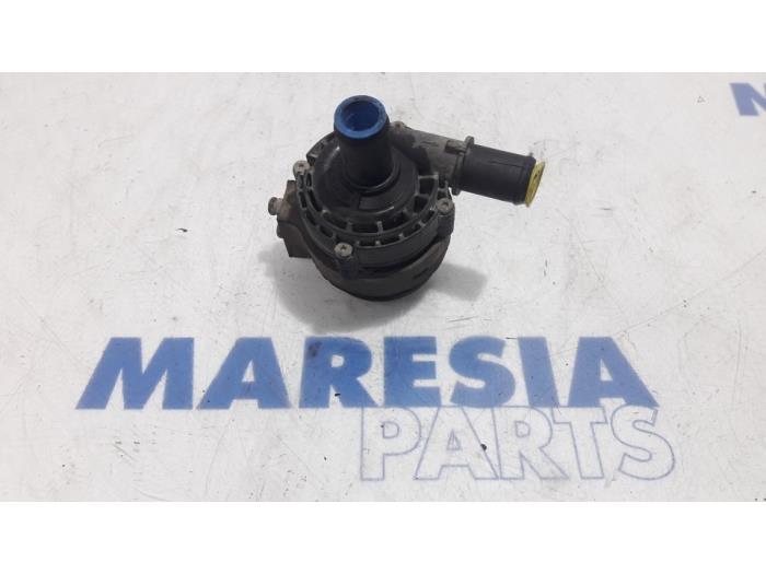 Usagé Pompe à eau Renault Master III (FV) 2.3 dCi 145 16V FWD Prix € 60,50 Prix TTC proposé par Maresia Parts