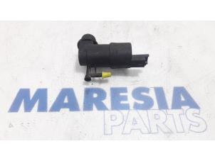 Gebrauchte Scheibensprüherpumpe vorne Renault Master IV (FV) 2.3 dCi 145 16V FWD Preis € 12,10 Mit Mehrwertsteuer angeboten von Maresia Parts