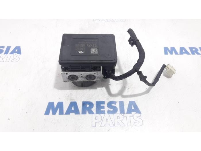 Begagnade ABS-pump Peugeot 208 I (CA/CC/CK/CL) 1.2 Vti 12V PureTech 82 Pris € 69,99 Marginaltabell erbjuds av Maresia Parts