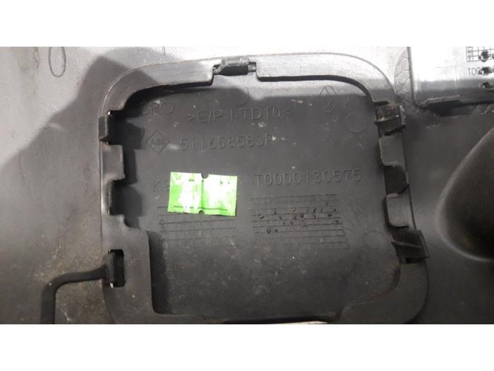 Rear bumper component, central from a Renault Clio IV Estate/Grandtour (7R) 0.9 Energy TCE 12V 2015