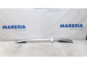 Used Roof rail kit Renault Clio IV Estate/Grandtour (7R) 0.9 Energy TCE 12V Price € 60,00 Margin scheme offered by Maresia Parts