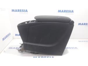 Used Middle console Renault Scénic III (JZ) 1.5 dCi 110 Price € 75,00 Margin scheme offered by Maresia Parts
