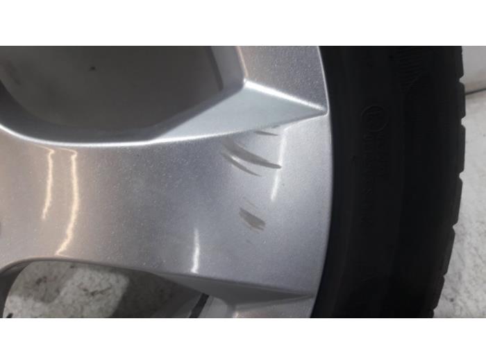 Felgen Set + Reifen van een Peugeot 3008 I (0U/HU) 1.6 16V THP 155 2010