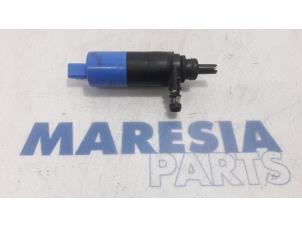 Used Headlight washer pump Peugeot 3008 I (0U/HU) 1.6 16V THP 155 Price € 15,00 Margin scheme offered by Maresia Parts