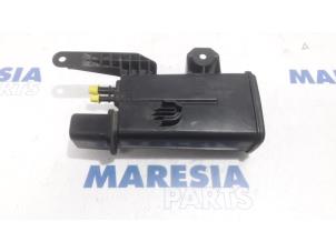 Used Carbon filter Peugeot 3008 I (0U/HU) 1.6 16V THP 155 Price € 35,00 Margin scheme offered by Maresia Parts