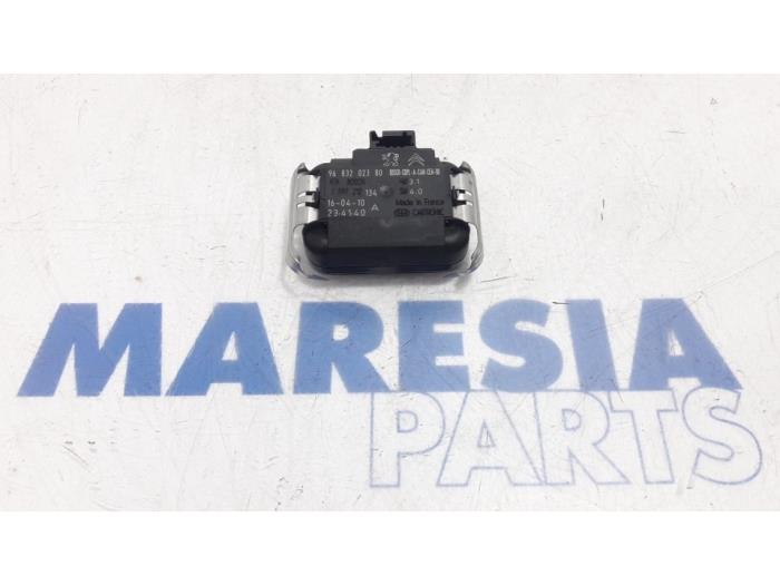 Begagnade Regnsensor Peugeot 3008 I (0U/HU) 1.6 16V THP 155 Pris € 20,00 Marginaltabell erbjuds av Maresia Parts