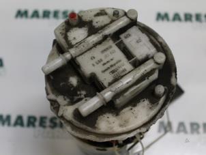 Używane Elektryczna pompa paliwa Alfa Romeo 147 (937) 1.9 JTD 16V Cena € 50,00 Procedura marży oferowane przez Maresia Parts