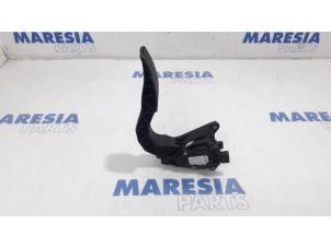 Used Throttle pedal position sensor Renault Espace (RFCJ) 1.6 Energy dCi 160 EDC Price € 35,00 Margin scheme offered by Maresia Parts