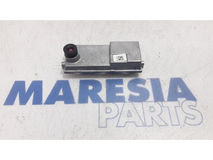 Begagnade Backkamera Renault Espace (RFCJ) 1.6 Energy dCi 160 Pris € 74,99 Marginaltabell erbjuds av Maresia Parts