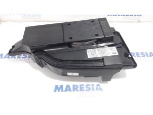 Used Subwoofer Renault Espace (RFCJ) 1.6 Energy dCi 160 EDC Price € 75,00 Margin scheme offered by Maresia Parts