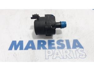 Usagé Pompe à eau Renault Espace (RFCJ) 1.6 Energy dCi 160 EDC Prix € 65,00 Règlement à la marge proposé par Maresia Parts