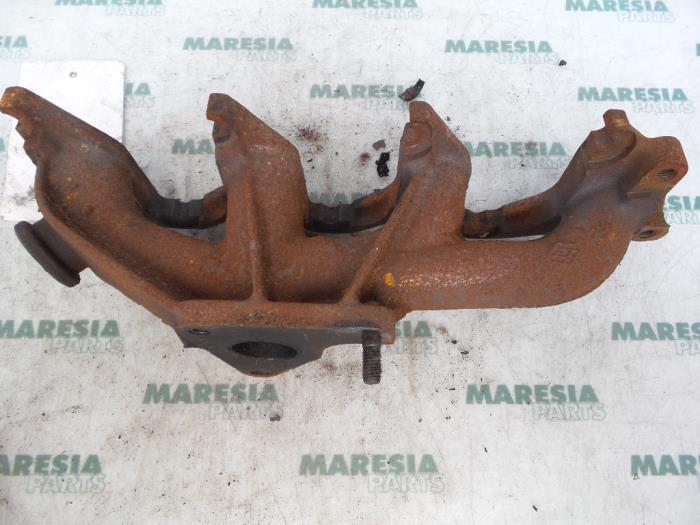 Gebrauchte Abgaskrümmer Renault Megane Scenic Preis € 50,00 Margenregelung angeboten von Maresia Parts