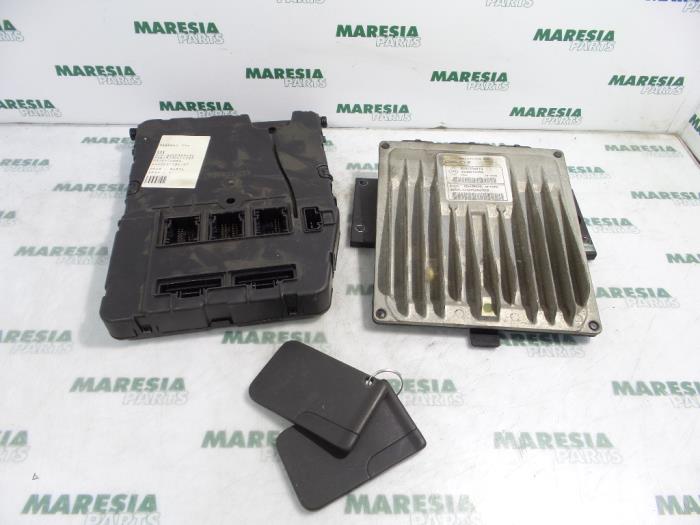Used Engine management computer Renault Megane II (BM/CM) 1.5 dCi 100 Price € 324,99 Margin scheme offered by Maresia Parts