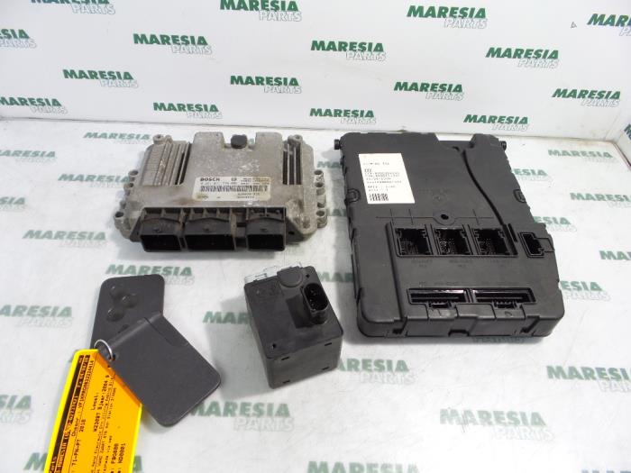 Used Engine management computer Renault Megane II Grandtour (KM) 1.9 dCi 120 Price € 324,99 Margin scheme offered by Maresia Parts