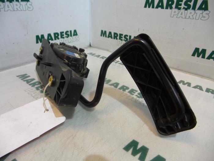 Begagnade Gaspedalsensor Renault Espace (JK) 3.0 dCi V6 24V Pris € 29,99 Marginaltabell erbjuds av Maresia Parts