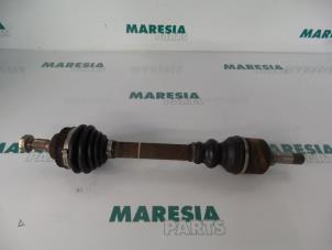 Usagé Arbre de transmission avant gauche Peugeot 306 (7A/C/S) 1.9 D Prix € 35,00 Règlement à la marge proposé par Maresia Parts