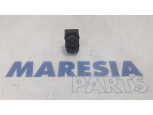 Usados Interruptor de retrovisor Fiat 500 (312) 0.9 TwinAir 85 Precio € 25,00 Norma de margen ofrecido por Maresia Parts