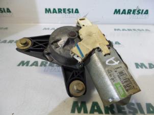 Usagé Moteur essuie-glace arrière Renault Espace (JK) 3.0 dCi V6 24V Prix € 35,00 Règlement à la marge proposé par Maresia Parts