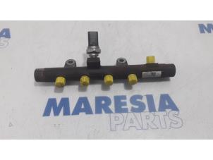 Used Fuel injector nozzle Renault Grand Scénic III (JZ) 1.5 dCi 110 Price € 105,00 Margin scheme offered by Maresia Parts