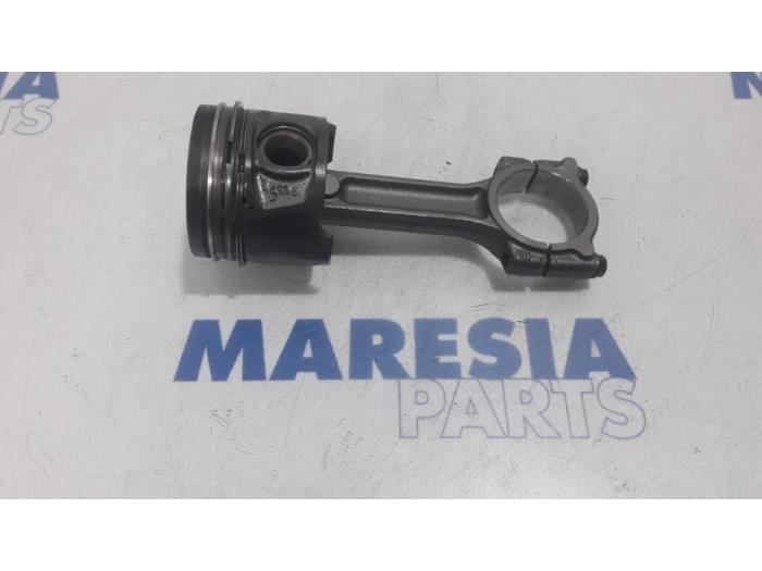 Piston d'un Renault Grand Scénic III (JZ) 1.5 dCi 110 2012