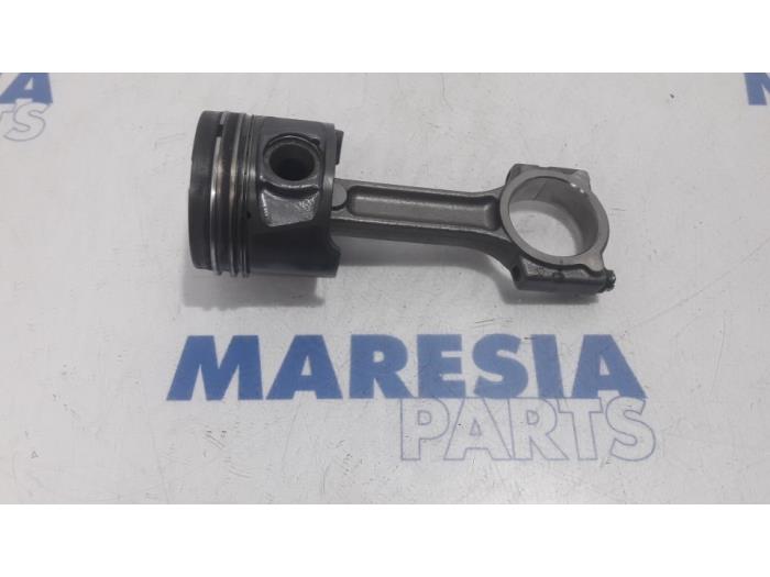 Piston d'un Renault Grand Scénic III (JZ) 1.5 dCi 110 2012