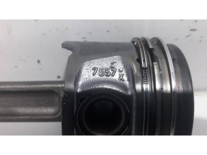 Piston d'un Renault Grand Scénic III (JZ) 1.5 dCi 110 2012