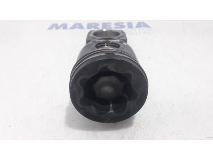 Piston d'un Renault Grand Scénic III (JZ) 1.5 dCi 110 2012