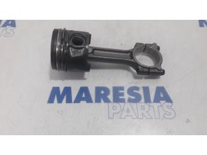 Piston d'un Renault Grand Scénic III (JZ) 1.5 dCi 110 2012