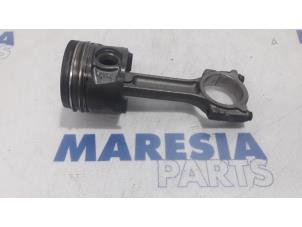 Piston d'un Renault Grand Scénic III (JZ) 1.5 dCi 110 2012