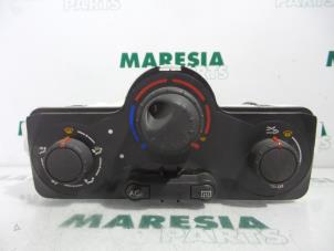 Used Heater control panel Renault Clio III (BR/CR) 1.2 16V TCe 100 Price € 40,00 Margin scheme offered by Maresia Parts