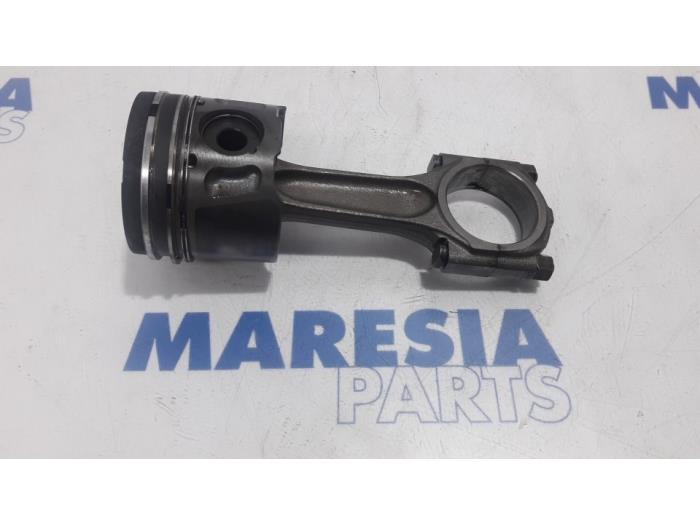 Usados Pistón Peugeot Expert (G9) 2.0 HDi 120 Precio € 75,00 Norma de margen ofrecido por Maresia Parts