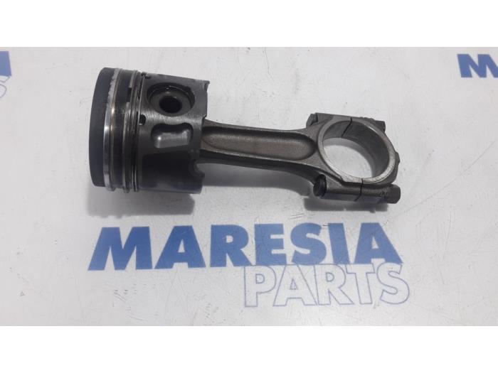 Usados Pistón Peugeot Expert (G9) 2.0 HDi 120 Precio € 75,00 Norma de margen ofrecido por Maresia Parts