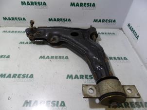 Używane Wahacz zawieszenia dolny lewy przód Lancia Kappa SW 3.0 LS V6 24V Cena € 50,00 Procedura marży oferowane przez Maresia Parts