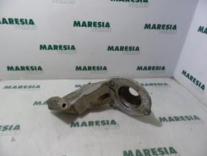 Usagé Bras de suspension haut avant gauche Alfa Romeo 166 2.5 V6 24V Prix € 25,00 Règlement à la marge proposé par Maresia Parts