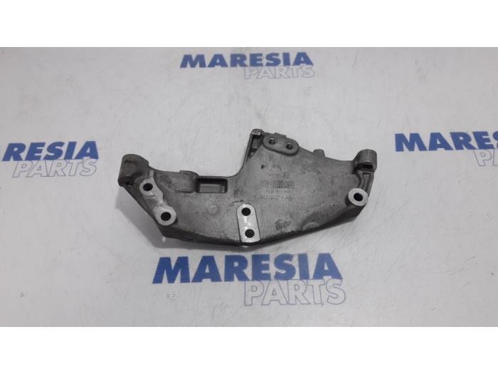 Used Engine mount Renault Trafic New (JL) 2.0 dCi 16V 115 Price € 60,50 Inclusive VAT offered by Maresia Parts