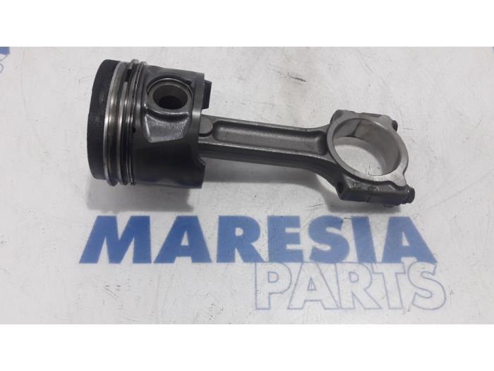 Gebrauchte Kolben Renault Megane III Grandtour (KZ) 1.5 dCi 110 Preis € 65,00 Margenregelung angeboten von Maresia Parts