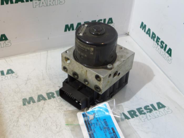 Begagnade ABS-pump Peugeot 206 (2A/C/H/J/S) 2.0 XS,XT HDi Pris € 75,00 Marginaltabell erbjuds av Maresia Parts