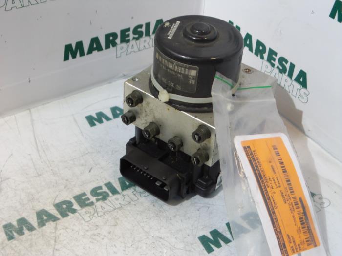 Usagé Pompe ABS Peugeot 206 (2A/C/H/J/S) 1.9 D Prix € 75,00 Règlement à la marge proposé par Maresia Parts
