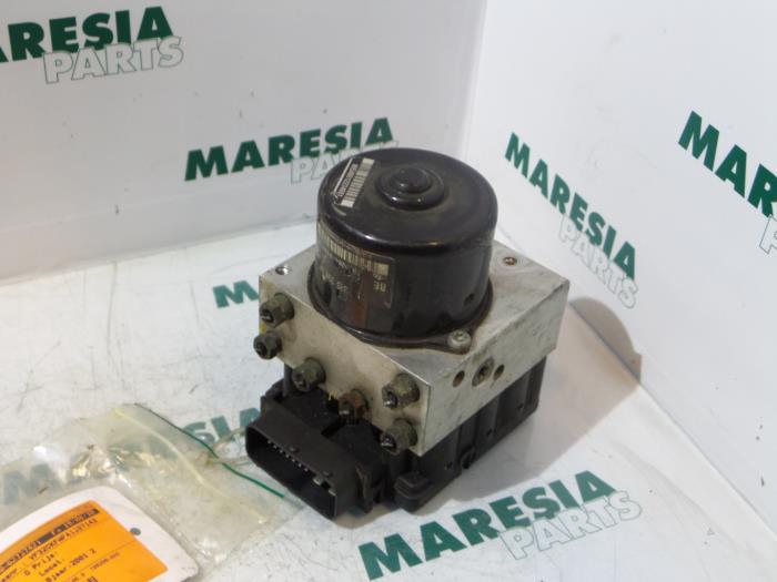 Usagé Bloc ABS Peugeot 206 (2A/C/H/J/S) 1.4 XR,XS,XT,Gentry Prix € 75,00 Règlement à la marge proposé par Maresia Parts