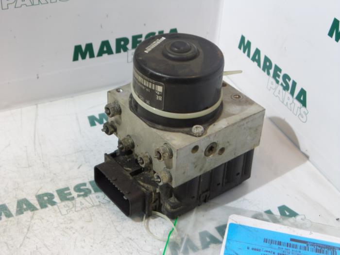 Usagé Bloc ABS Peugeot 206 (2A/C/H/J/S) 2.0 GTI 16V Prix € 75,00 Règlement à la marge proposé par Maresia Parts