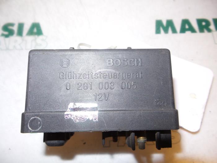 Glow plug relay from a Peugeot 306 (7A/C/S) 1.9 DT 1995