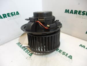 Usados Motor de ventilador de calefactor Renault Laguna II (BG) 1.8 16V Precio € 40,00 Norma de margen ofrecido por Maresia Parts