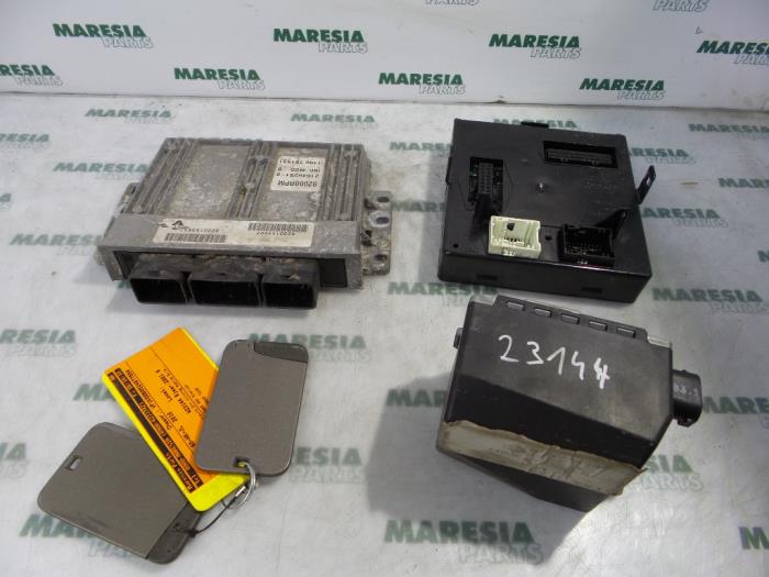 Used Engine management computer Renault Laguna II Grandtour (KG) 1.8 16V Price € 210,00 Margin scheme offered by Maresia Parts