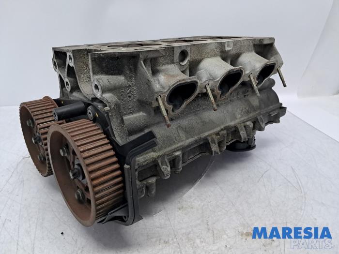 Begagnade Topplock Renault Espace (JE) 3.0i V6 24V Pris € 105,00 Marginaltabell erbjuds av Maresia Parts
