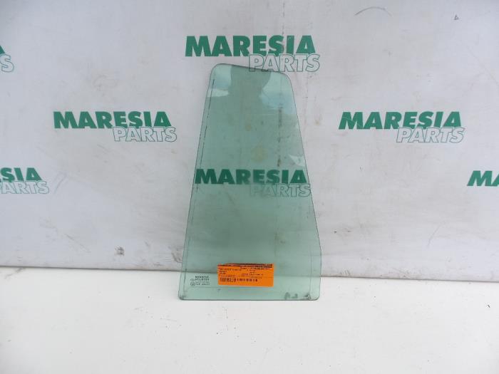 Usados Ventanilla triangular izquierda detrás Renault Laguna II Grandtour (KG) 1.8 16V Precio € 25,00 Norma de margen ofrecido por Maresia Parts