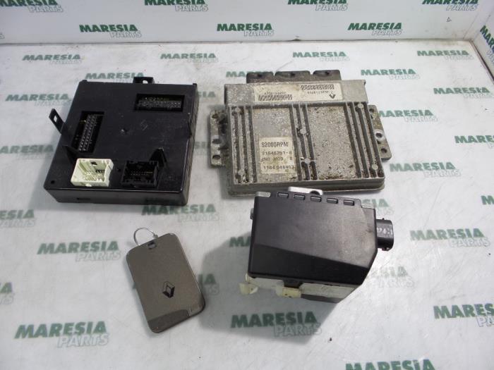 Used Engine management computer Renault Laguna II Grandtour (KG) 1.8 16V Price € 210,00 Margin scheme offered by Maresia Parts