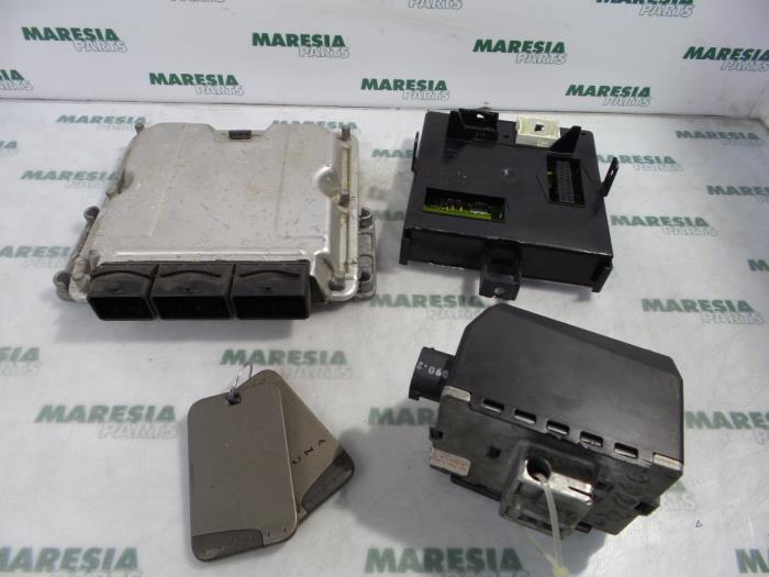 Used Engine management computer Renault Laguna II Grandtour (KG) 1.9 dCi 100 Price € 210,00 Margin scheme offered by Maresia Parts