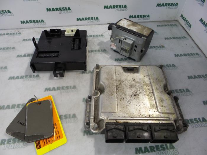 Used Engine management computer Renault Laguna II Grandtour (KG) 2.2 dCi 150 16V Price € 210,00 Margin scheme offered by Maresia Parts