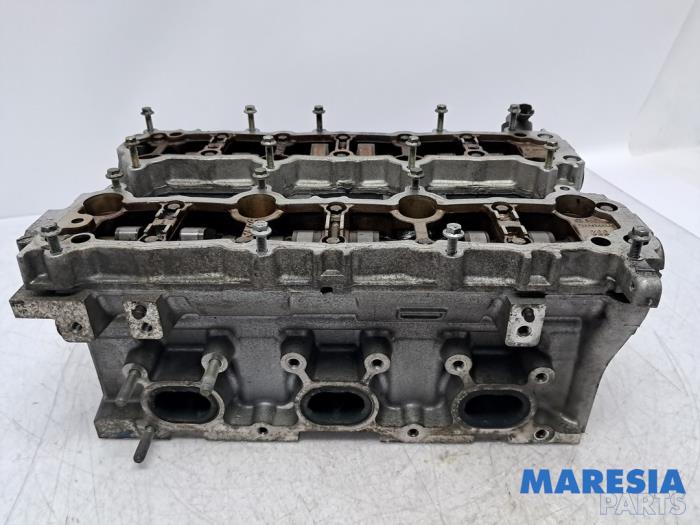 Begagnade Topplock Renault Laguna II (BG) 3.0 V6 24V Pris € 105,00 Marginaltabell erbjuds av Maresia Parts