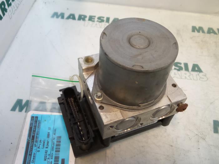 Używane Pompa ABS Renault Megane II (BM/CM) 1.5 dCi 80 Cena € 49,99 Procedura marży oferowane przez Maresia Parts